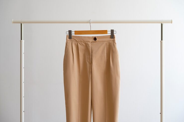 pantalones beige marron claro interior naturaleza muerta 23 2150756265
